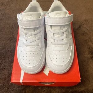 Nike Kids White Low-Top Sneakers with Hook-and-Loop Strap